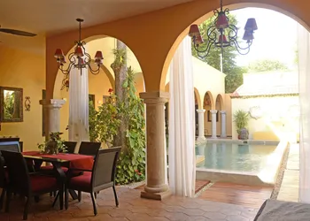 Ochenta Y Dos an urban bed & breakfast hotel thumbnail 6