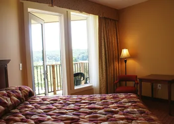 The Seasons Lodge hotel thumbnail 8