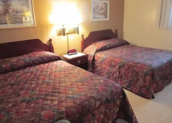 Elms Motel hotel thumbnail 4