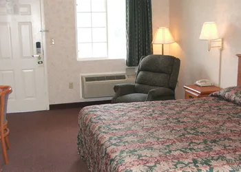 Deerfield Inn & Suites hotel thumbnail 6