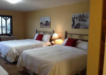HH Creek Inn hotel thumbnail 6