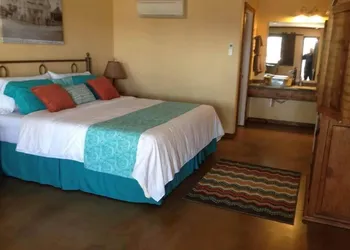 HH Creek Inn hotel thumbnail 8