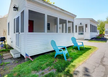 Carriage House Motel Cottages & Suites hotel thumbnail 7