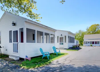Carriage House Motel Cottages & Suites hotel thumbnail 8