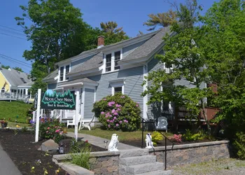Moon Over Maine hotel thumbnail 3