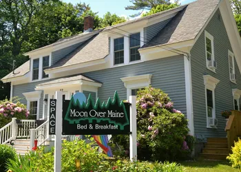 Moon Over Maine hotel thumbnail 4