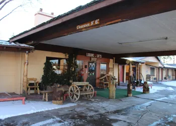 Reed's Lodge hotel thumbnail 3