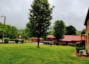 Smoky Falls Lodge hotel thumbnail 3