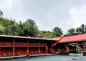 Smoky Falls Lodge hotel thumbnail 4