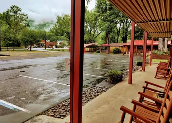 Smoky Falls Lodge hotel thumbnail 6