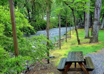 Smoky Falls Lodge hotel thumbnail 7