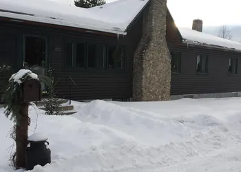 Deer Mountain Lodge & Wilderness Resort hotel thumbnail 5