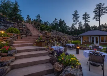 Summer Creek Inn hotel thumbnail 2