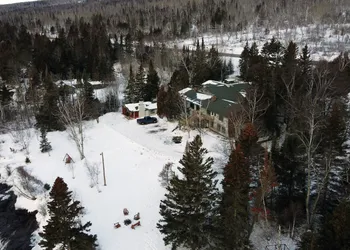 Thomsonite Beach Inn hotel thumbnail 2