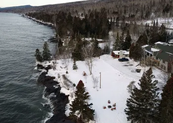 Thomsonite Beach Inn hotel thumbnail 3