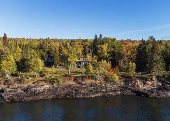 Thomsonite Beach Inn hotel thumbnail 6