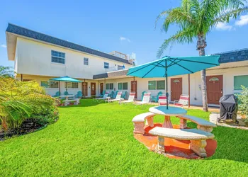 Carousel Suites hotel thumbnail 2
