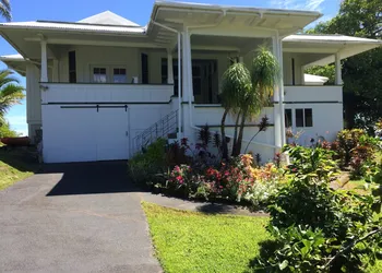 Hilo Bay Oceanfront B&B hotel thumbnail 2