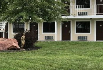 Garden Inn Truck Plaza hotel thumbnail 3
