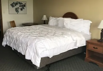 Garden Inn Truck Plaza hotel thumbnail 4