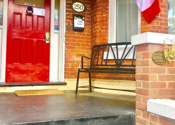 Comfy Guest House hotel thumbnail 8