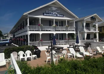 The Sandpiper Beachfront Motel hotel thumbnail 2