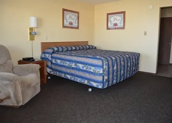 Midway Motel hotel thumbnail 6