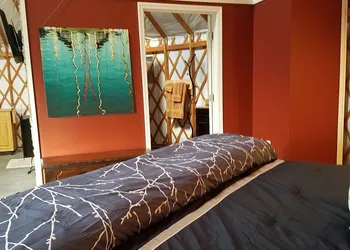 Yale Manor B&B and Yurt Glamping hotel thumbnail 8