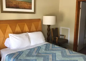 Avon Motel hotel thumbnail 6