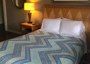 Avon Motel hotel thumbnail 7