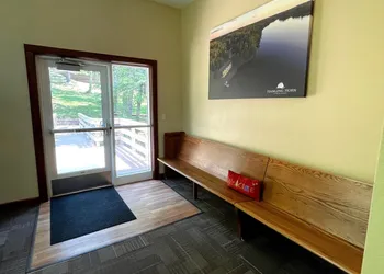Hanging Horn Lakeside Resort hotel thumbnail 3