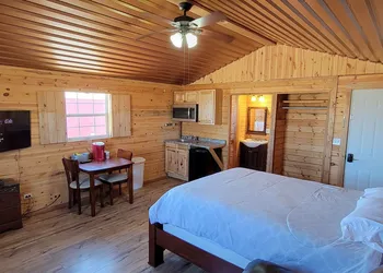 Stateline Cabins & RV hotel thumbnail 8