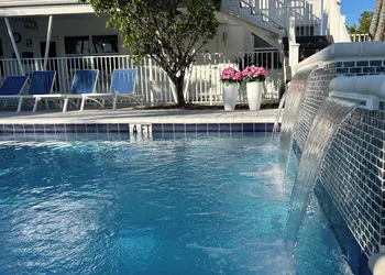 Sea Spray Inn hotel thumbnail 2