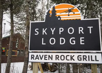 Skyport Lodge hotel thumbnail 4