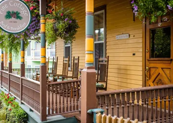 Pine Cottage Bed & Breakfast hotel thumbnail 3