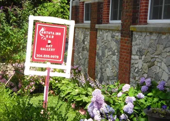 Cantuta Inn hotel thumbnail 3