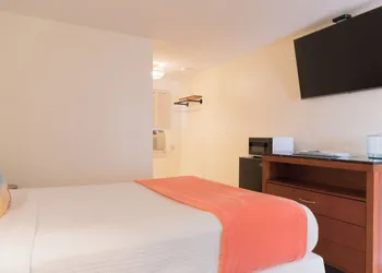 Broadway Court Motel hotel thumbnail 8