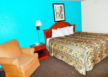 Courtesy Inn hotel thumbnail 7