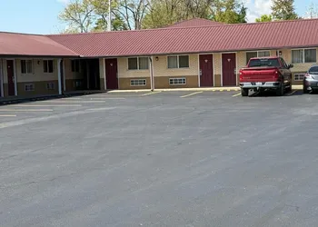 Deluxe Inn hotel thumbnail 7