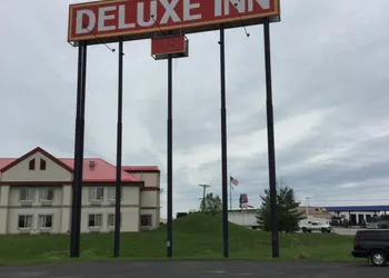 Deluxe Inn hotel thumbnail 8
