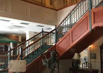French Quarter Inn hotel thumbnail 8