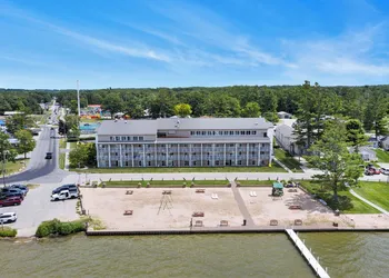Dunes Waterfront Resort hotel thumbnail 6