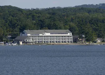 Dunes Waterfront Resort hotel thumbnail 7