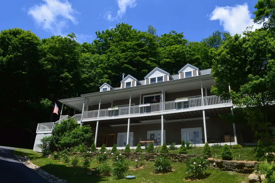Bald Mountain House Inn at the Wolf Laurel Resort hotel detail image 2