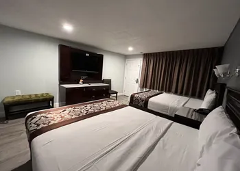 Relax Inn Motel hotel thumbnail 3