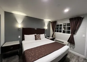 Relax Inn Motel hotel thumbnail 6
