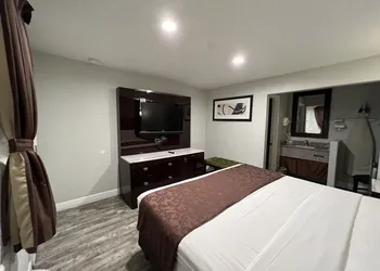 Relax Inn Motel hotel thumbnail 8