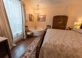 Southern Wind Inn Bed & Breakfast hotel thumbnail 5