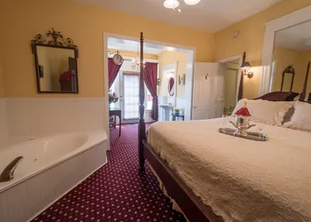 Southern Wind Inn Bed & Breakfast hotel thumbnail 7