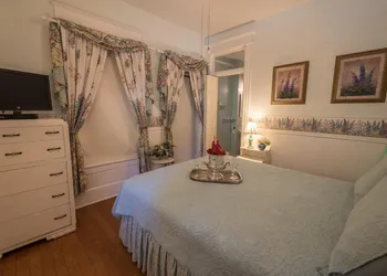 Southern Wind Inn Bed & Breakfast hotel thumbnail 8